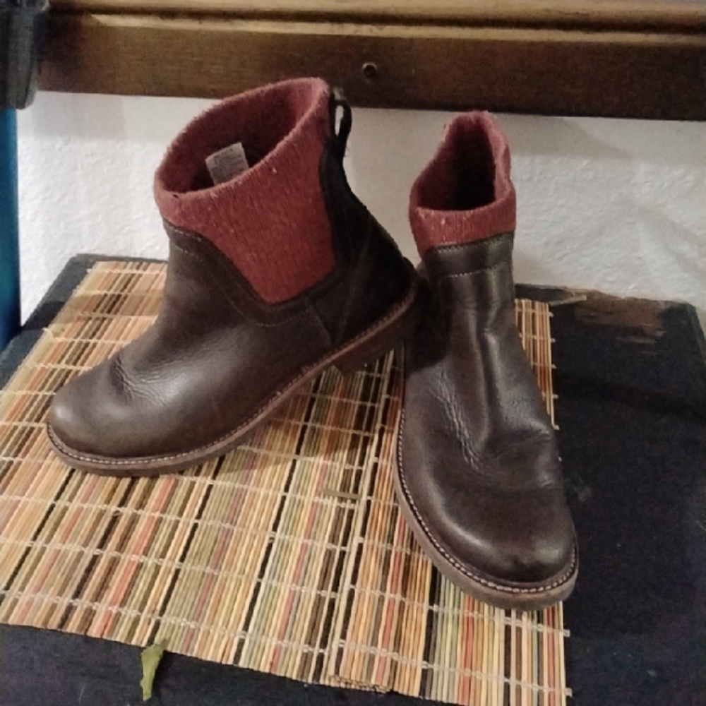 L.L. Bean Brown and Red Ankle Boots
